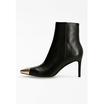 Botine din piele cu varf ascutit Botine din piele cu varf ascutit