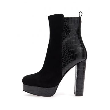 Botine cu garnituri de piele intoarsa si piele ecologica Botine cu garnituri de piele intoarsa si piele ecologica