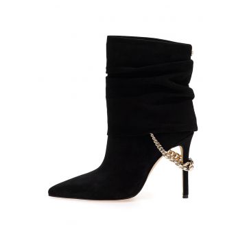 Botine de piele intoarsa cu detaliu lant Botine de piele intoarsa cu detaliu lant