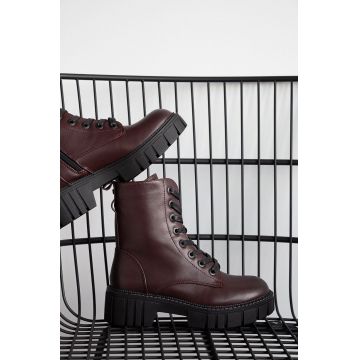 Medicine botine culoarea bordo, cu toc plat, izolare usoara