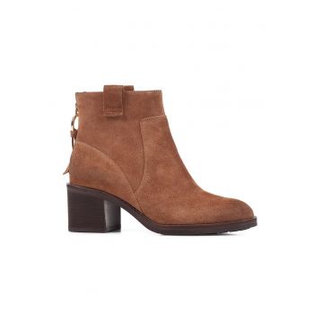 Botine de piele intoarsa cu fermoar pe partea din spate Botine de piele intoarsa cu fermoar pe partea din spate