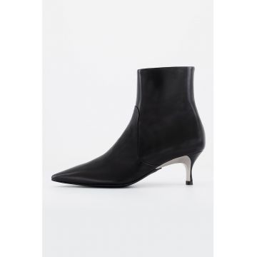 Botine din piele cu varf ascutit Code Botine din piele cu varf ascutit Code