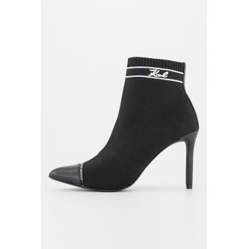Botine cu garnituri de piele si terminatie textila Botine cu garnituri de piele si terminatie textila