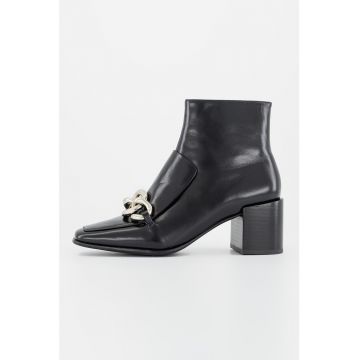 Botine de piele ecologica cu aplicatie metalica Botine de piele ecologica cu aplicatie metalica