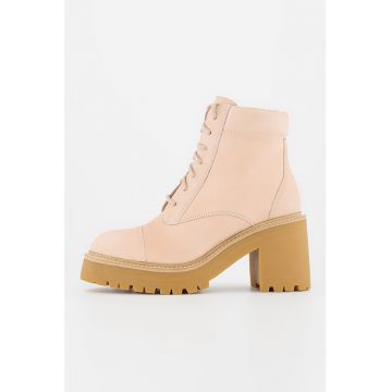Botine de piele nabuc cu aplicatie cap-toe Botine de piele nabuc cu aplicatie cap-toe