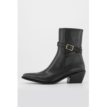 Botine din piele cu varf ascutit Botine din piele cu varf ascutit
