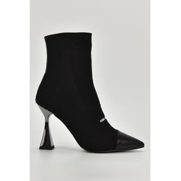 Botine cu varf ascutit si design soseta Botine cu varf ascutit si design soseta