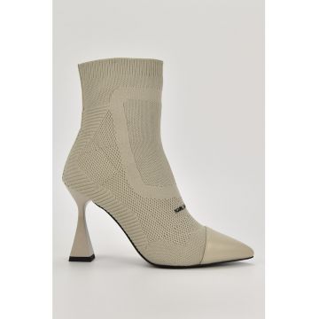 Botine cu varf ascutit si design soseta Botine cu varf ascutit si design soseta
