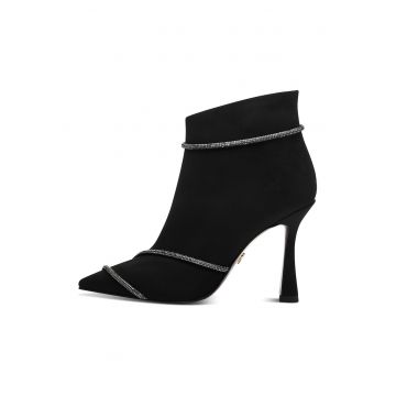 Botine cu toc inalt si aplicatii cu strasuri