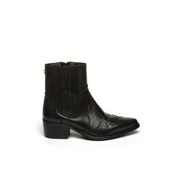 Botine de piele cu model