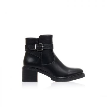 Botine negre imitație de piele cu barete decorative și cataramă