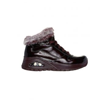 Ghete de piele ecologica lacuita cu garnitura de blana sintetica Ghete de piele ecologica lacuita cu garnitura de blana sintetica