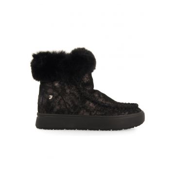 Ghete de piele intoarsa cu aspect stralucitor Ghete de piele intoarsa cu aspect stralucitor