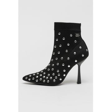 Botine cu toc si varf ascutit