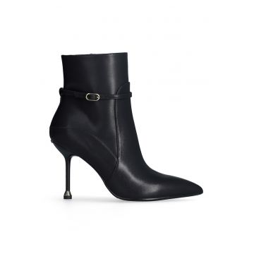 Botine de piele cu catarama decorativa