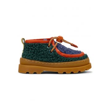 Botine pufoase cu siret
