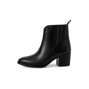 Botine cu toc masiv