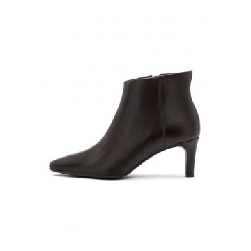 Botine de piele cu varf ascutit si toc