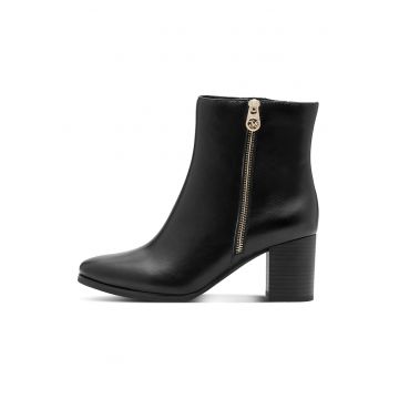 Botine de piele ecologica cu varf ascutit