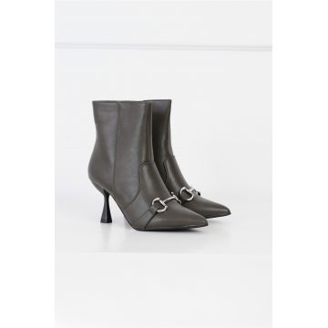 Botine din piele ecologica kaki cu aplicatie metalica pe varf