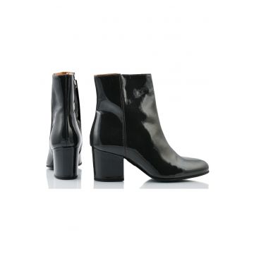 Botine din piele lacuita - Negru