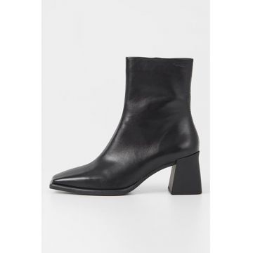 Botine de piele cu varf patrat Botine de piele cu varf patrat