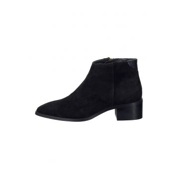 Botine din piele intoarsa cu toc masiv Stbroomly Botine din piele intoarsa cu toc masiv Stbroomly