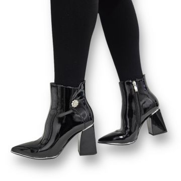 Botine DAMA Elegante din PIELE Ecologica Lacuita cu FERMOAR si Stras CRL0935 CULOARE: Negru