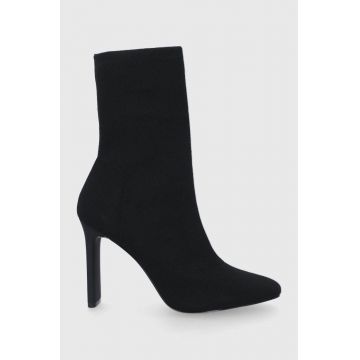 Aldo Botine femei, culoarea negru, cu toc drept Aldo Botine femei, culoarea negru, cu toc drept